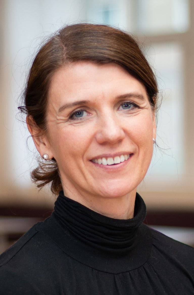 Bayer implementerar en ny kundcentrerad organisation och tillsätter Karin Eidolf som ny Sverigechef
