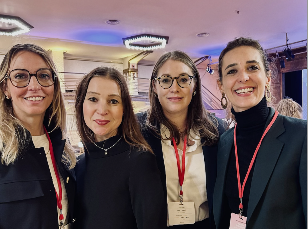 Giulia Meneghin, Roche, Ella Bohlin, vice vd Rud Pedersen Public Affairs, Nele Vauth, Referentin Kommunikation och Isabella Notarangelo, Mölnlycke var bland 400 deltagare på plats i Bryllsen på Politicos årliga Healthcare Summit.