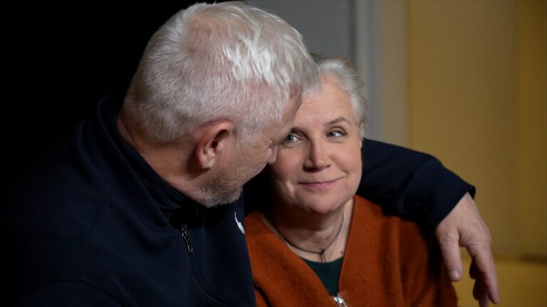 TV4-dokumentär följer Kim Kärnfalks liv med Alzheimer: ”Jag vill hjälpa andra”
